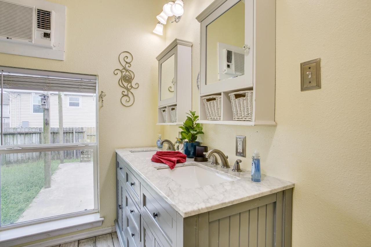 Galveston Cottage About 1 Mi To Beach Pet Friendly! Extérieur photo